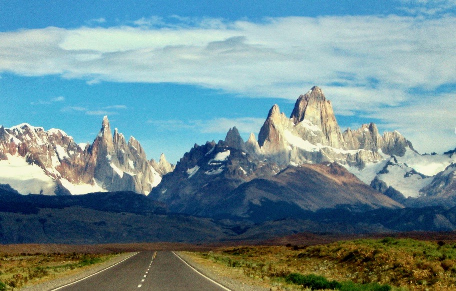 Road between El Calafate and Perito Moreno Glacier