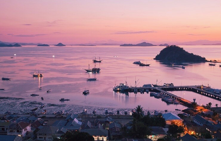 Sunset o'clock and gorgeous ocean view in the harbor of Labuan Bajo
