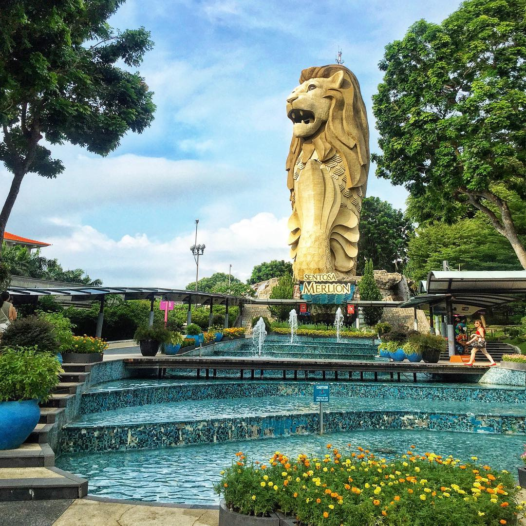 The Merlion statue and fountain on Sentosa Island in Singapore.