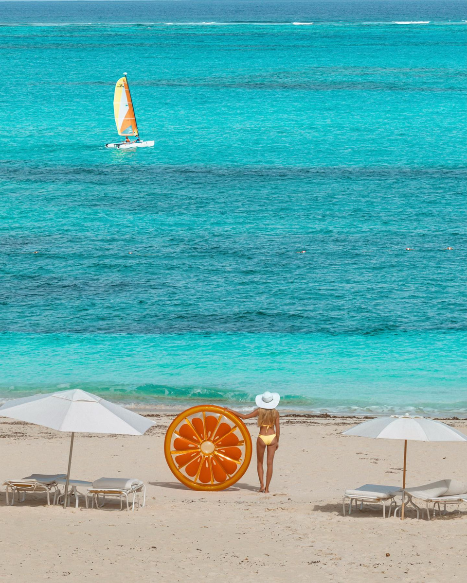 Turquoise sea and a small sailboat beyond a drink on Providenciales.