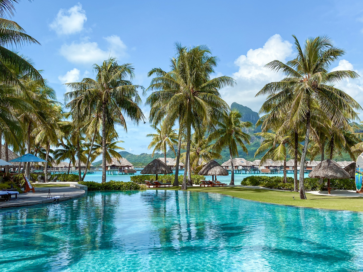 Infinity pool overlooking the turquoise lagoon and Mount Otemanu at Four Seasons Bora Bora