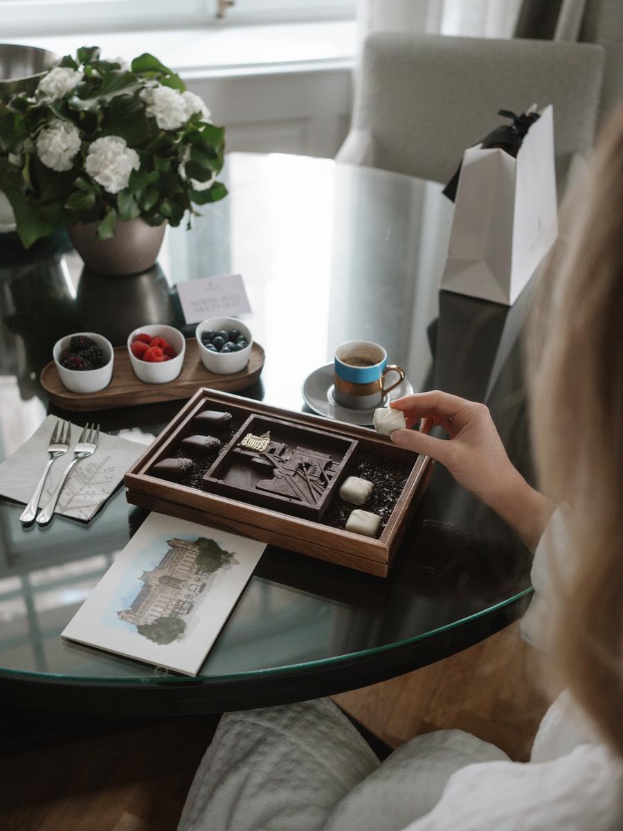 Welcome chocolates, berries and a small card are arranged on a guest-room table at Four Seasons Gresham Palace.