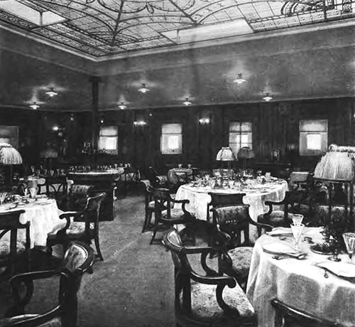 Black-and-white photograph of the ornate Ritz-Carlton Restaurant dining room aboard the ocean liner SS Amerika in 1905.