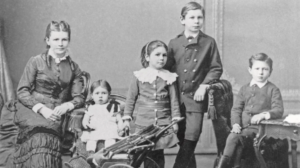 Bertha Benz seated with her four children in a studio family portrait.