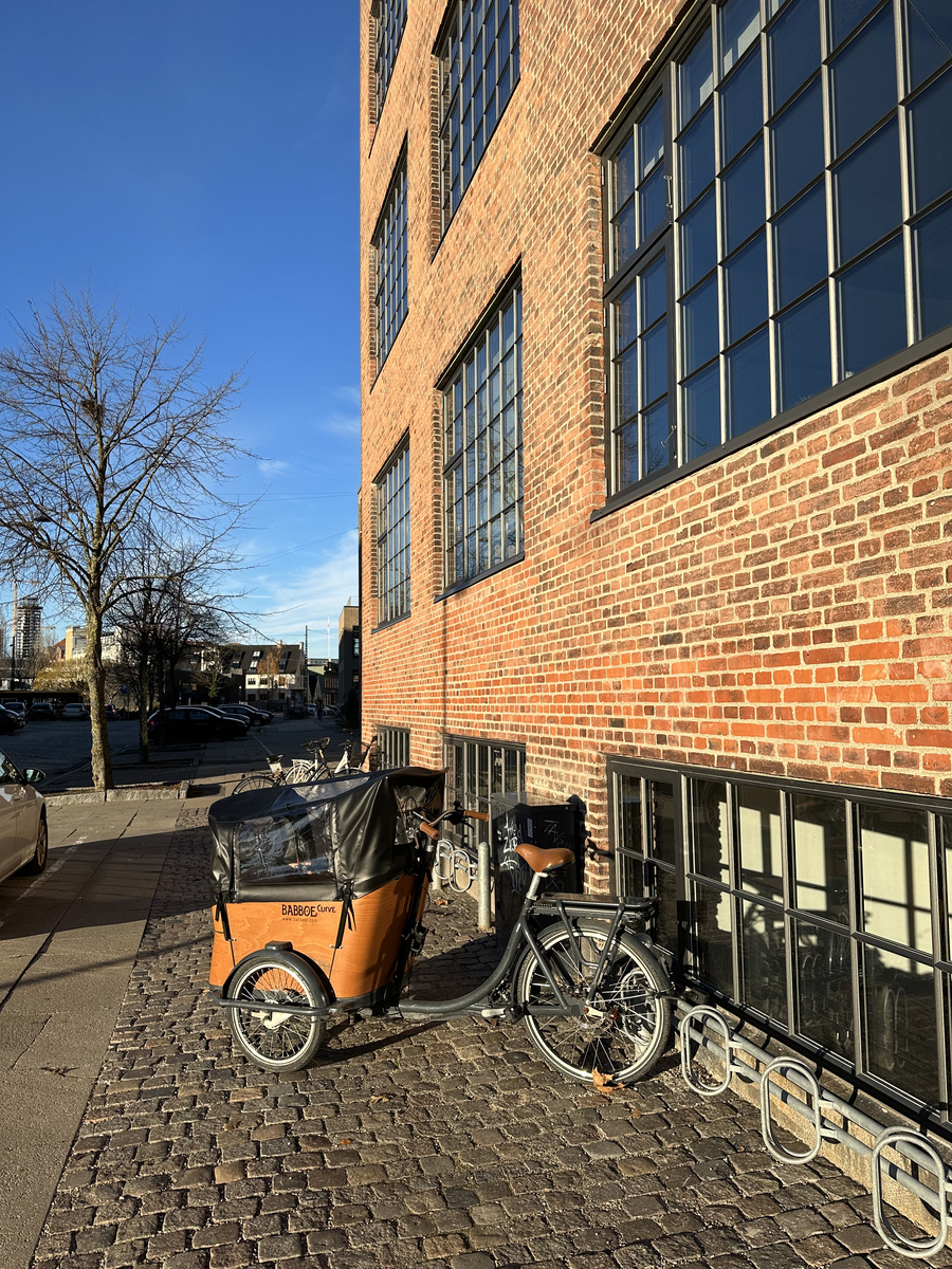 Bicycles beside the brick exterior of Bryggen Guldsmeden in Copenhagen