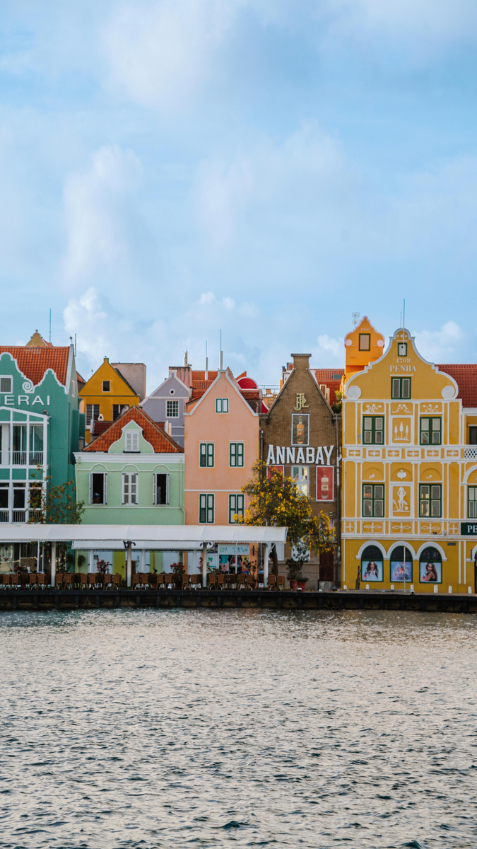 Colourful gabled buildings along Willemstad’s waterfront in Curaçao.
